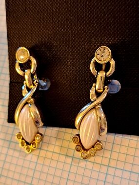 Sarah Coventry Gold-Tone Drop CLIP Earrings with Pearlescent Accents